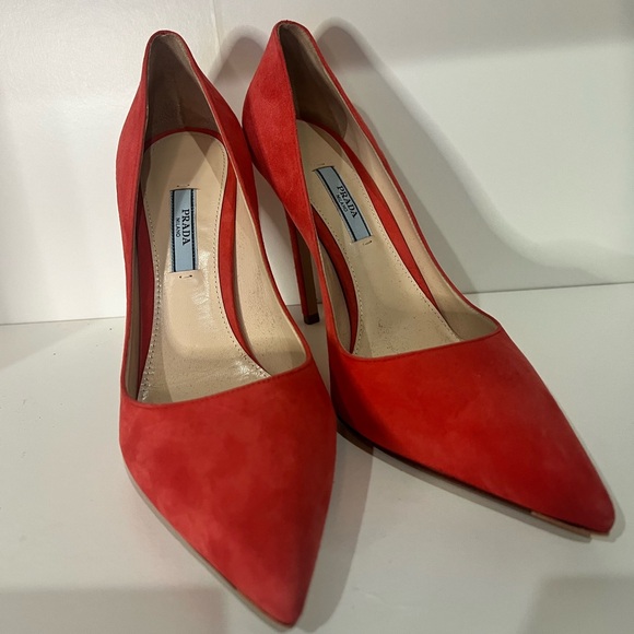 Never worn Prada Coral/Red Suede Pointed Toe Pump - Picture 3 of 9